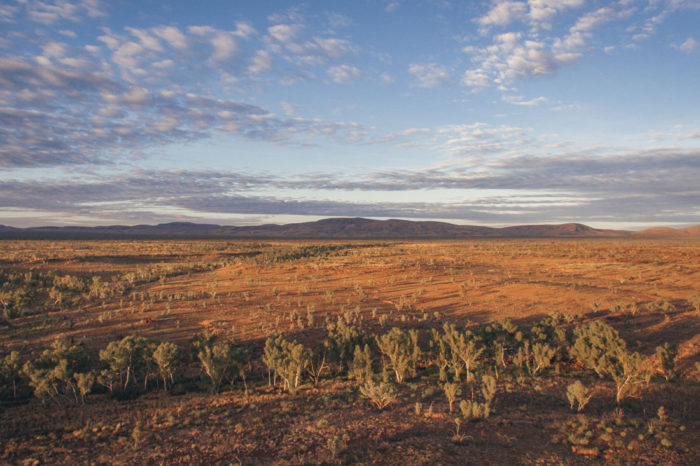 Meet the couple who met on an Outback Aussie...